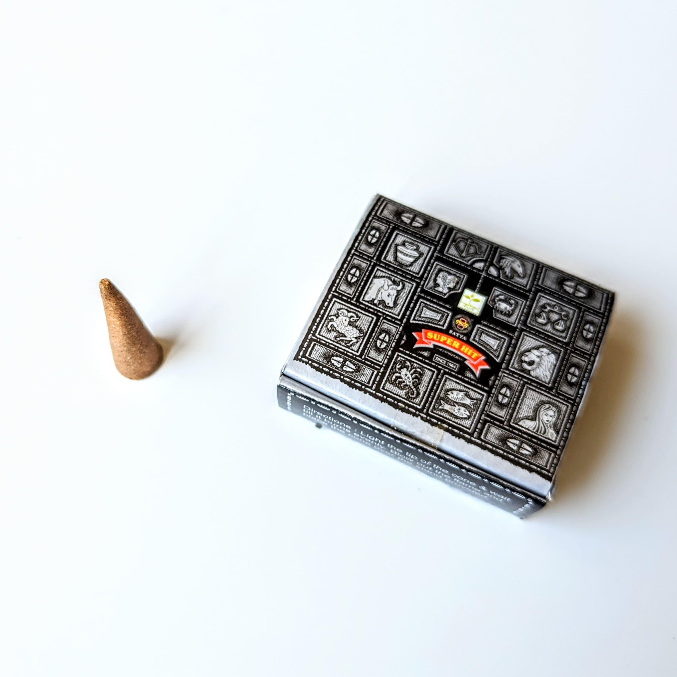 Super Hit Incense - Satya | Box of 12 cones with support included 